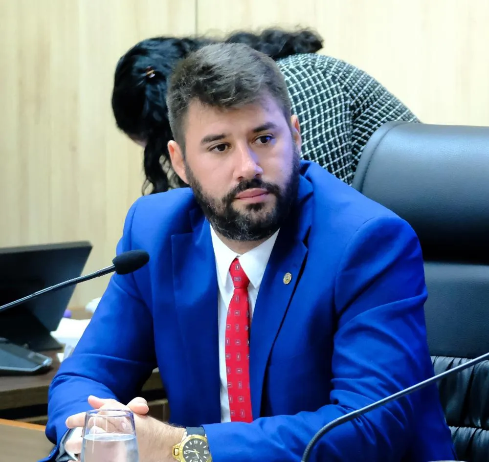 Nim Barroso em atividade parlamentar