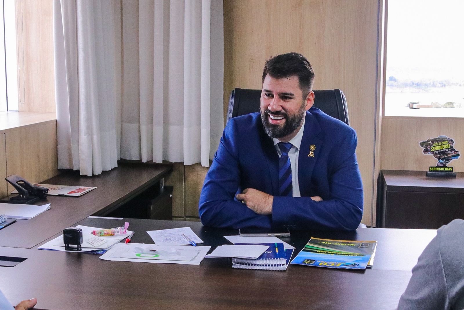 Nim Barroso em gabinete